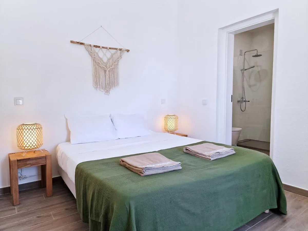 בית נופש בנאגיל Casa Verde - Beach House, Private Terrace & Pool